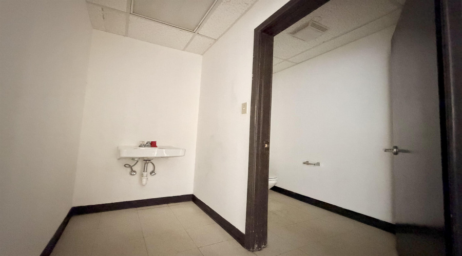 709 Alta Vista Dr, LAREDO, Texas 78045, 6 Rooms Rooms,1 BathroomBathrooms,Commercial retail/office,For Rent,709 Alta Vista Dr,20255306