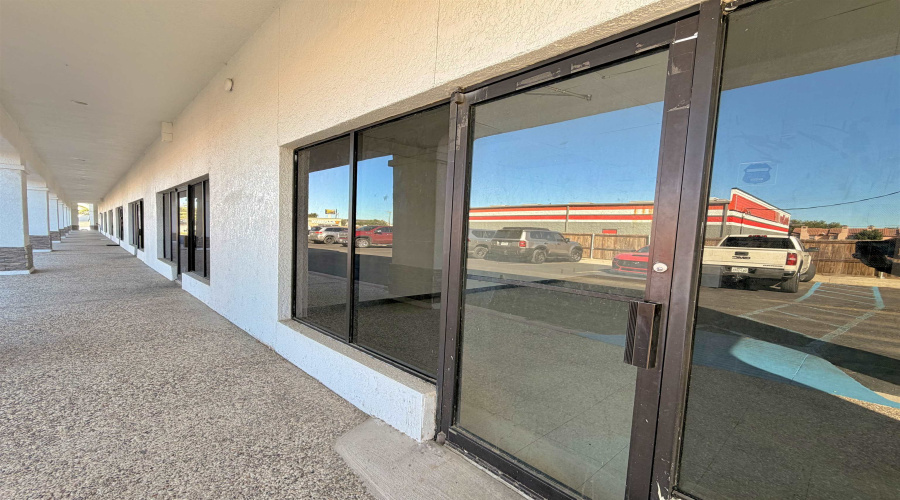 709 Alta Vista Dr, LAREDO, Texas 78045, 6 Rooms Rooms,1 BathroomBathrooms,Commercial retail/office,For Rent,709 Alta Vista Dr,20255306