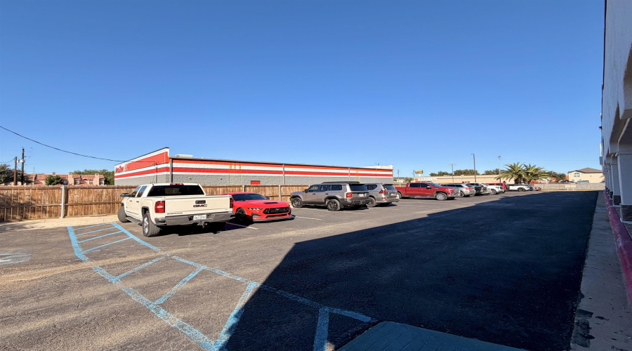 709 Alta Vista Dr, LAREDO, Texas 78045, 6 Rooms Rooms,1 BathroomBathrooms,Commercial retail/office,For Rent,709 Alta Vista Dr,20255306