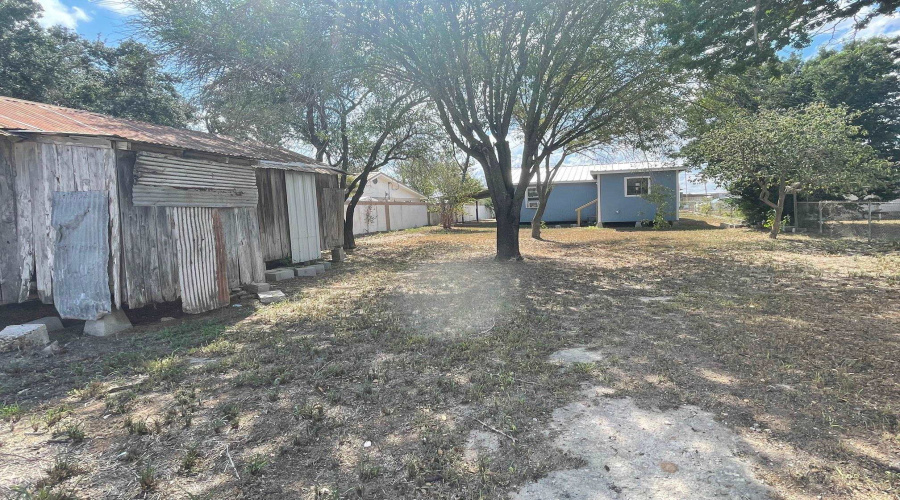 103 E David, Hebbronville, Texas 78361, 2 Bedrooms Bedrooms, 5 Rooms Rooms,1 BathroomBathrooms,Residential,For Sale,103 E David,20255307
