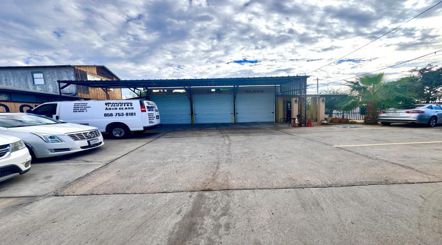 1301 Meadow Ave, LAREDO, Texas 78040, 1 Room Rooms,2 BathroomsBathrooms,Commercial retail/office,For Sale,1301 Meadow Ave,20255316