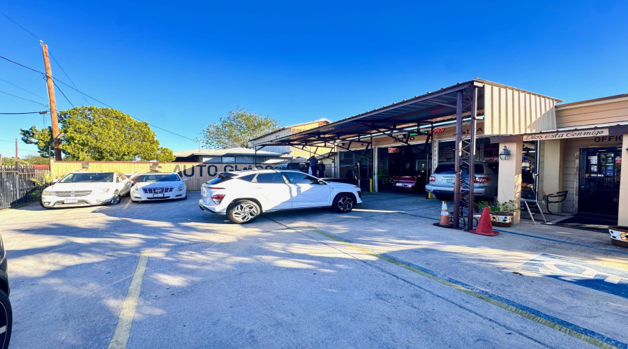 1301 Meadow Ave, LAREDO, Texas 78040, 1 Room Rooms,2 BathroomsBathrooms,Commercial retail/office,For Sale,1301 Meadow Ave,20255316