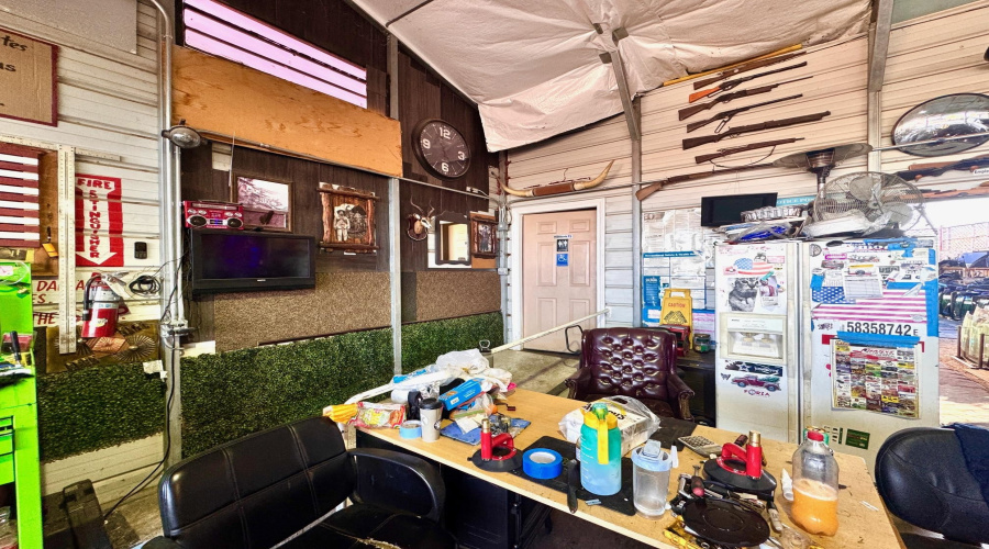 1301 Meadow Ave, LAREDO, Texas 78040, 1 Room Rooms,2 BathroomsBathrooms,Commercial retail/office,For Sale,1301 Meadow Ave,20255316