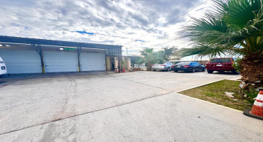 1301 Meadow Ave, LAREDO, Texas 78040, 1 Room Rooms,2 BathroomsBathrooms,Commercial retail/office,For Sale,1301 Meadow Ave,20255316