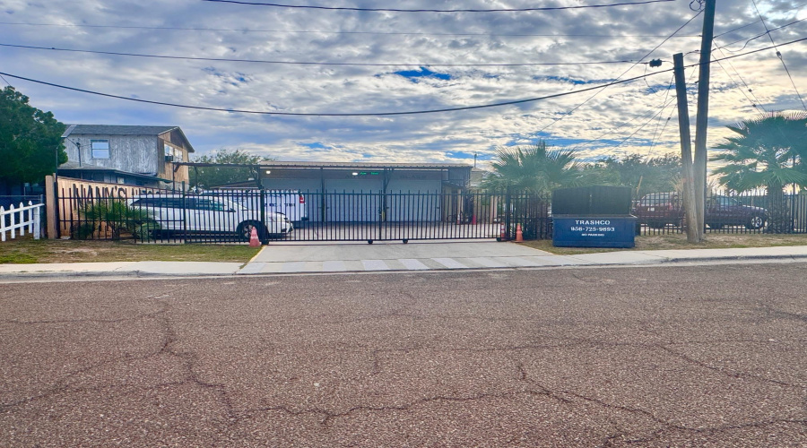 1301 Meadow Ave, LAREDO, Texas 78040, 1 Room Rooms,2 BathroomsBathrooms,Commercial retail/office,For Sale,1301 Meadow Ave,20255316