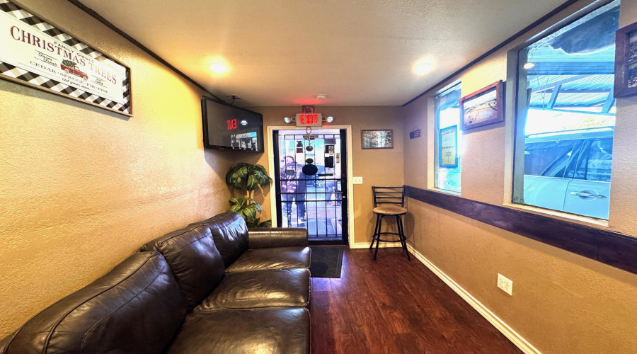 1301 Meadow Ave, LAREDO, Texas 78040, 1 Room Rooms,2 BathroomsBathrooms,Commercial retail/office,For Sale,1301 Meadow Ave,20255316