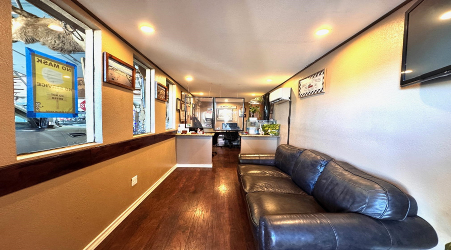 1301 Meadow Ave, LAREDO, Texas 78040, 1 Room Rooms,2 BathroomsBathrooms,Commercial retail/office,For Sale,1301 Meadow Ave,20255316