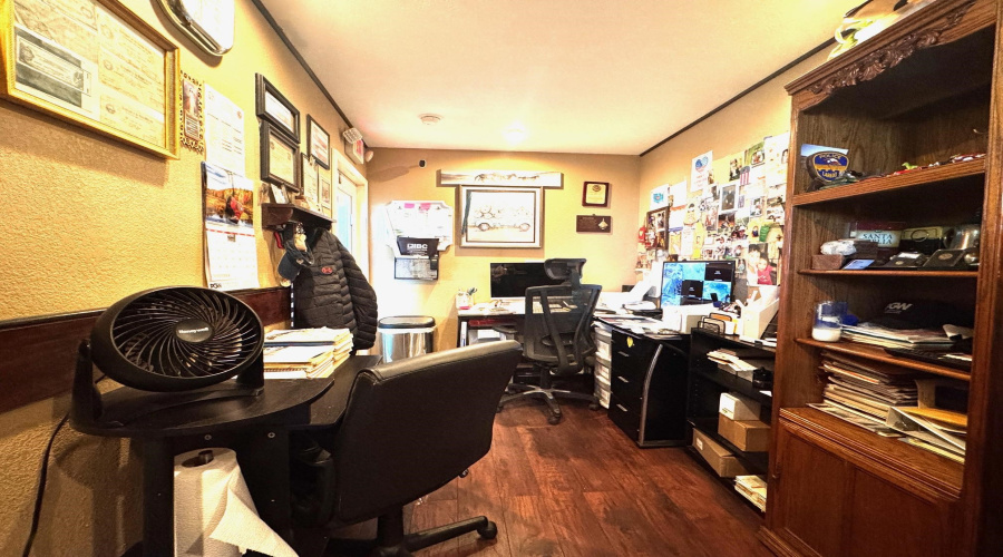 1301 Meadow Ave, LAREDO, Texas 78040, 1 Room Rooms,2 BathroomsBathrooms,Commercial retail/office,For Sale,1301 Meadow Ave,20255316