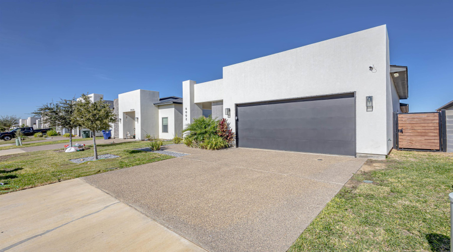 4002 Bella St., Laredo, Texas 78046, 4 Bedrooms Bedrooms, 6 Rooms Rooms,2 BathroomsBathrooms,Residential,For Sale,4002 Bella St.,20255317