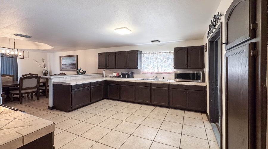 1811 Avenida Los Presidentes, Laredo, Texas 78046, 3 Bedrooms Bedrooms, 5 Rooms Rooms,2 BathroomsBathrooms,Residential,For Sale,1811 Avenida Los Presidentes,20255325