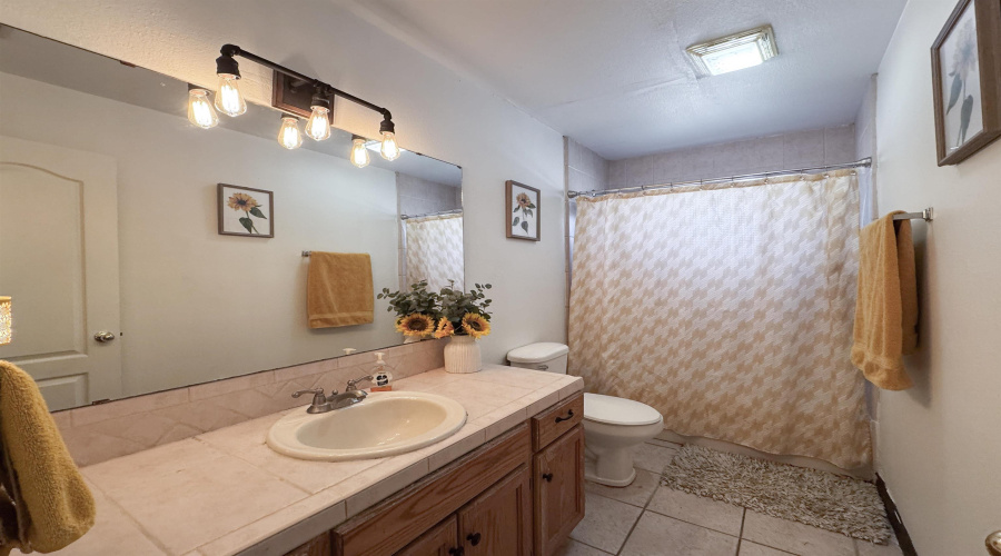 1811 Avenida Los Presidentes, Laredo, Texas 78046, 3 Bedrooms Bedrooms, 5 Rooms Rooms,2 BathroomsBathrooms,Residential,For Sale,1811 Avenida Los Presidentes,20255325