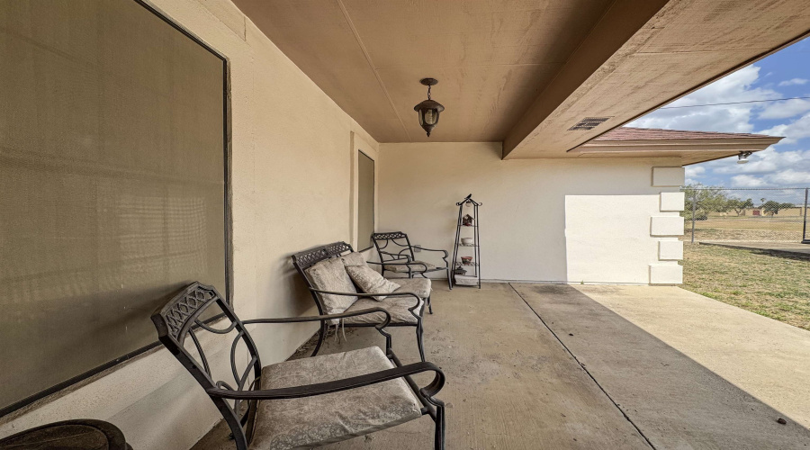 1811 Avenida Los Presidentes, Laredo, Texas 78046, 3 Bedrooms Bedrooms, 5 Rooms Rooms,2 BathroomsBathrooms,Residential,For Sale,1811 Avenida Los Presidentes,20255325