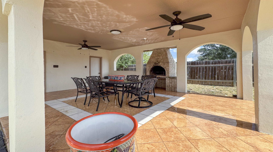 1811 Avenida Los Presidentes, Laredo, Texas 78046, 3 Bedrooms Bedrooms, 5 Rooms Rooms,2 BathroomsBathrooms,Residential,For Sale,1811 Avenida Los Presidentes,20255325
