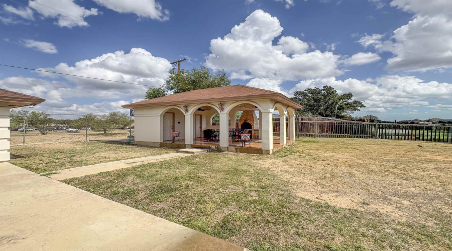 1811 Avenida Los Presidentes, Laredo, Texas 78046, 3 Bedrooms Bedrooms, 5 Rooms Rooms,2 BathroomsBathrooms,Residential,For Sale,1811 Avenida Los Presidentes,20255325