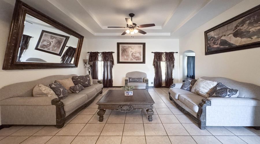 1811 Avenida Los Presidentes, Laredo, Texas 78046, 3 Bedrooms Bedrooms, 5 Rooms Rooms,2 BathroomsBathrooms,Residential,For Sale,1811 Avenida Los Presidentes,20255325