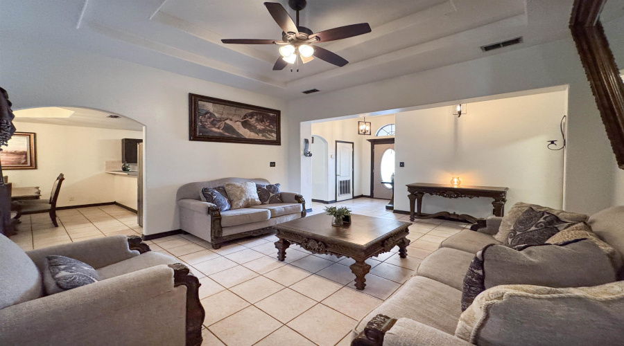 1811 Avenida Los Presidentes, Laredo, Texas 78046, 3 Bedrooms Bedrooms, 5 Rooms Rooms,2 BathroomsBathrooms,Residential,For Sale,1811 Avenida Los Presidentes,20255325