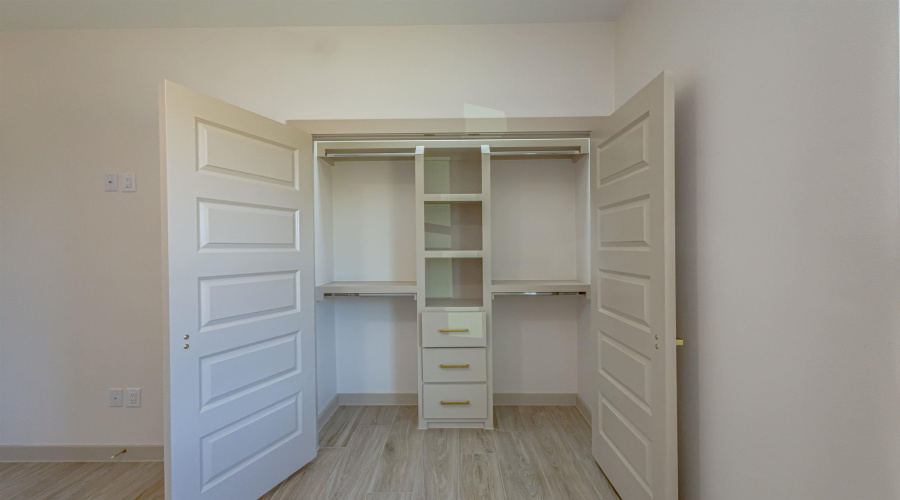 5704 Kylee Dr., Laredo, Texas 78043, 4 Bedrooms Bedrooms, 6 Rooms Rooms,2 BathroomsBathrooms,Residential,For Sale,5704 Kylee Dr.,20255326