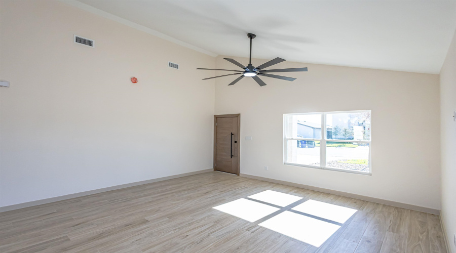 5704 Kylee Dr., Laredo, Texas 78043, 4 Bedrooms Bedrooms, 6 Rooms Rooms,2 BathroomsBathrooms,Residential,For Sale,5704 Kylee Dr.,20255326