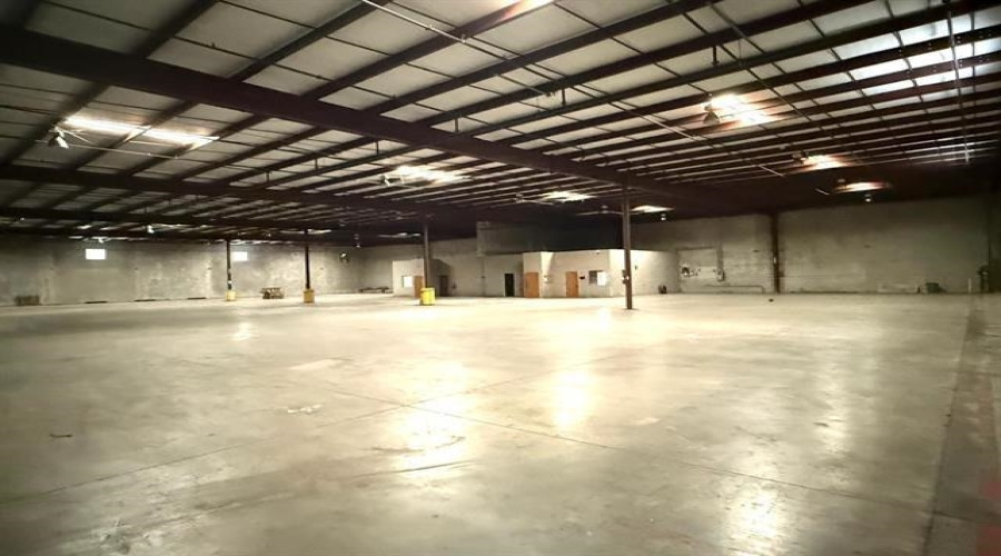 11918 Conley Rd, Laredo, Texas 78045, 1 Bedroom Bedrooms, 11 Rooms Rooms,3 BathroomsBathrooms,Commercial/industrial,For Rent,11918 Conley Rd,20255331