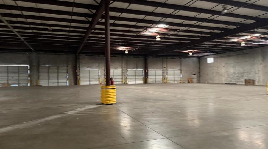 11918 Conley Rd, Laredo, Texas 78045, 1 Bedroom Bedrooms, 11 Rooms Rooms,3 BathroomsBathrooms,Commercial/industrial,For Rent,11918 Conley Rd,20255331