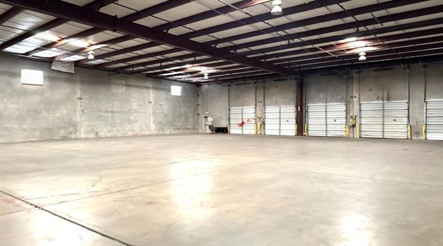 11918 Conley Rd, Laredo, Texas 78045, 1 Bedroom Bedrooms, 11 Rooms Rooms,3 BathroomsBathrooms,Commercial/industrial,For Rent,11918 Conley Rd,20255331