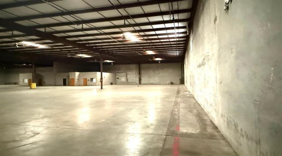 11918 Conley Rd, Laredo, Texas 78045, 1 Bedroom Bedrooms, 11 Rooms Rooms,3 BathroomsBathrooms,Commercial/industrial,For Rent,11918 Conley Rd,20255331