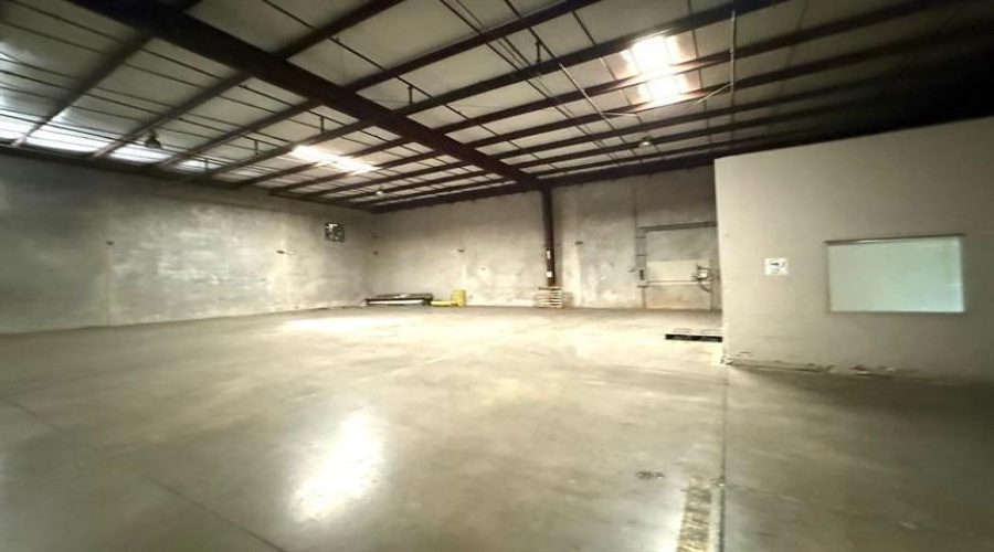 11918 Conley Rd, Laredo, Texas 78045, 1 Bedroom Bedrooms, 11 Rooms Rooms,3 BathroomsBathrooms,Commercial/industrial,For Rent,11918 Conley Rd,20255331