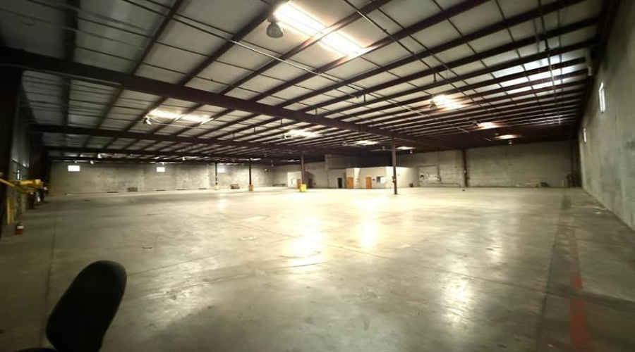 11918 Conley Rd, Laredo, Texas 78045, 1 Bedroom Bedrooms, 11 Rooms Rooms,3 BathroomsBathrooms,Commercial/industrial,For Rent,11918 Conley Rd,20255331