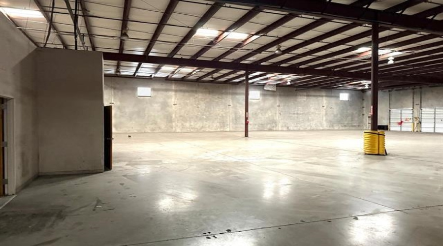 11918 Conley Rd, Laredo, Texas 78045, 1 Bedroom Bedrooms, 11 Rooms Rooms,3 BathroomsBathrooms,Commercial/industrial,For Rent,11918 Conley Rd,20255331