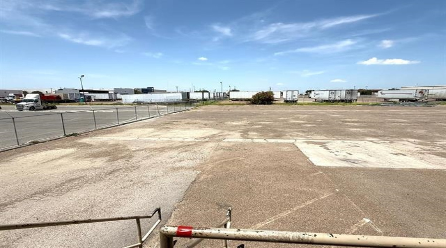 11918 Conley Rd, Laredo, Texas 78045, 1 Bedroom Bedrooms, 11 Rooms Rooms,3 BathroomsBathrooms,Commercial/industrial,For Rent,11918 Conley Rd,20255331