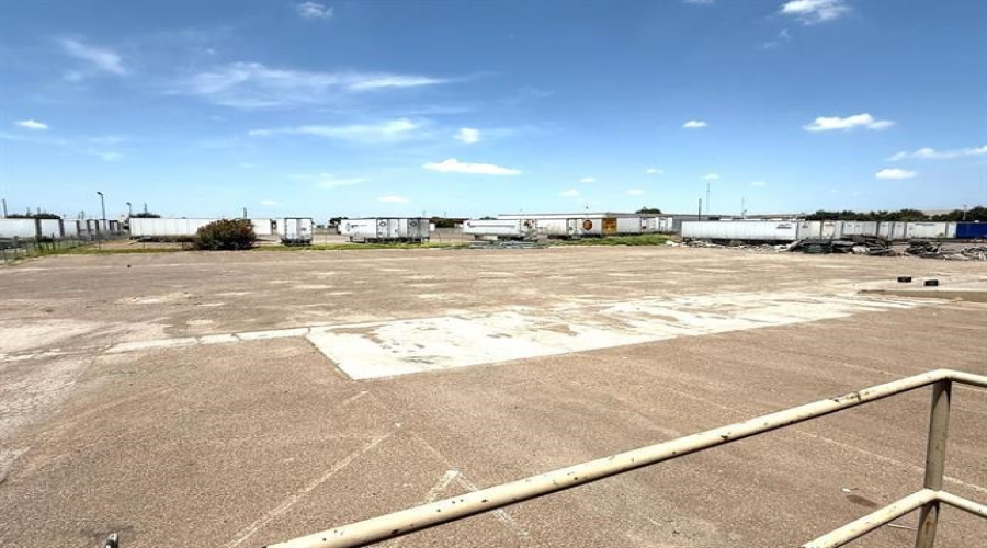 11918 Conley Rd, Laredo, Texas 78045, 1 Bedroom Bedrooms, 11 Rooms Rooms,3 BathroomsBathrooms,Commercial/industrial,For Rent,11918 Conley Rd,20255331