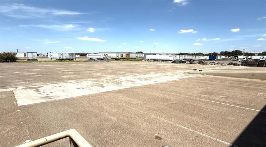 11918 Conley Rd, Laredo, Texas 78045, 1 Bedroom Bedrooms, 11 Rooms Rooms,3 BathroomsBathrooms,Commercial/industrial,For Rent,11918 Conley Rd,20255331