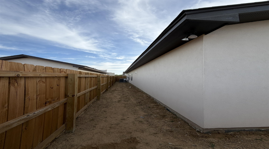 1532 Consejero Ln., Laredo, Texas 78046, 3 Bedrooms Bedrooms, 5 Rooms Rooms,2 BathroomsBathrooms,Residential,For Rent,1532 Consejero Ln.,20255329