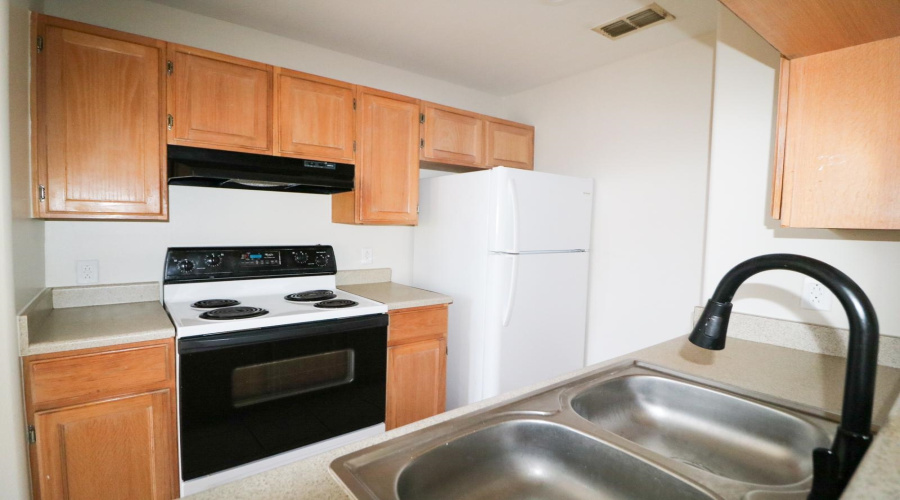 1752 Tiara Trl, Laredo, Texas 78045, 2 Bedrooms Bedrooms, 4 Rooms Rooms,2 BathroomsBathrooms,Residential,For Rent,1752 Tiara Trl,20255334