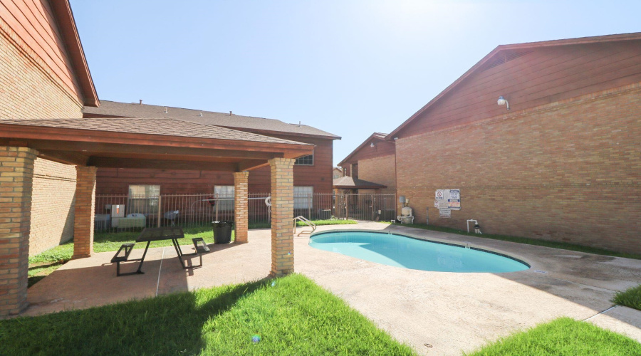 1752 Tiara Trl, Laredo, Texas 78045, 2 Bedrooms Bedrooms, 4 Rooms Rooms,2 BathroomsBathrooms,Residential,For Rent,1752 Tiara Trl,20255334