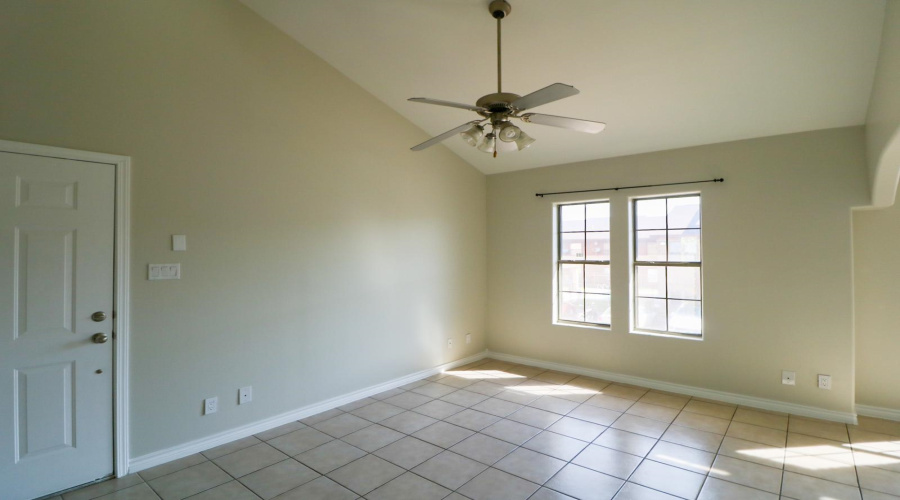 1752 Tiara Trl, Laredo, Texas 78045, 2 Bedrooms Bedrooms, 4 Rooms Rooms,2 BathroomsBathrooms,Residential,For Rent,1752 Tiara Trl,20255334