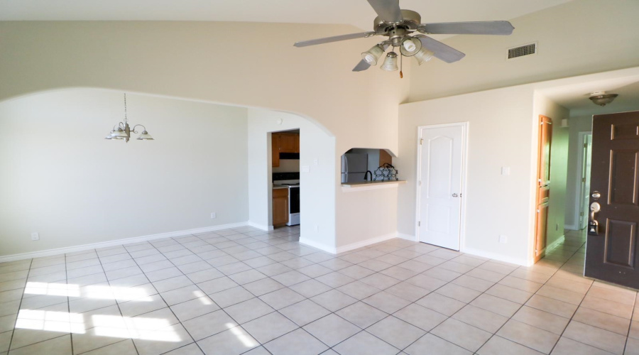 1752 Tiara Trl, Laredo, Texas 78045, 2 Bedrooms Bedrooms, 4 Rooms Rooms,2 BathroomsBathrooms,Residential,For Rent,1752 Tiara Trl,20255334