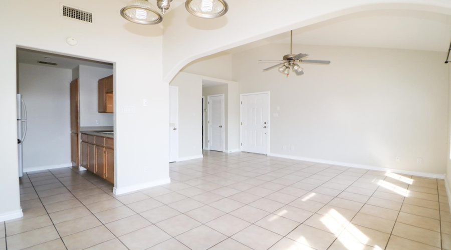 1752 Tiara Trl, Laredo, Texas 78045, 2 Bedrooms Bedrooms, 4 Rooms Rooms,2 BathroomsBathrooms,Residential,For Rent,1752 Tiara Trl,20255334