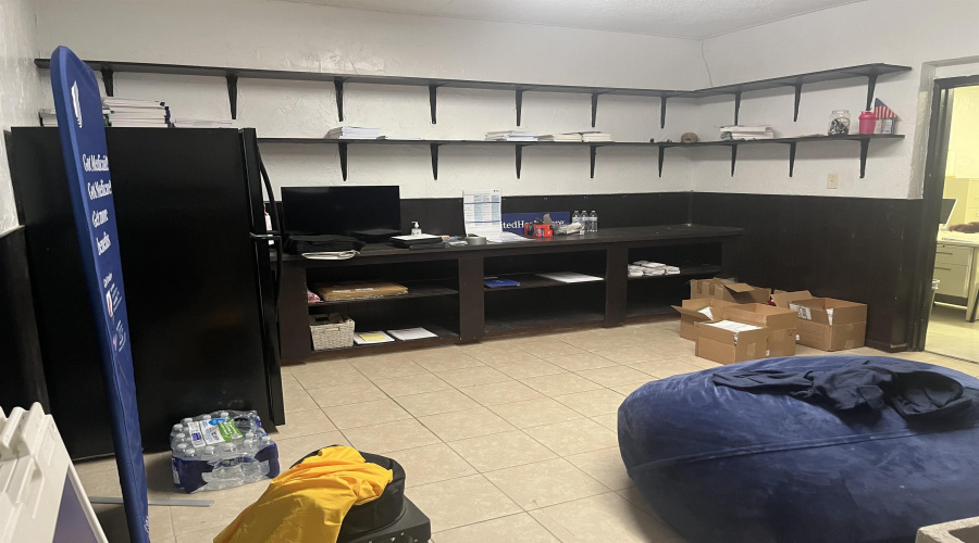 1019 San Bernardo Ave, Laredo, Texas 78040, 1 Room Rooms,1 BathroomBathrooms,Commercial retail/office,For Rent,1019 San Bernardo Ave,20255336