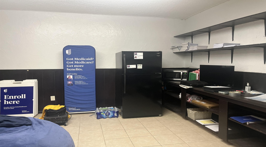 1019 San Bernardo Ave, Laredo, Texas 78040, 1 Room Rooms,1 BathroomBathrooms,Commercial retail/office,For Rent,1019 San Bernardo Ave,20255336
