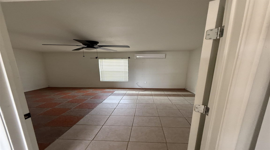 3315 San Agustin Ave, LAREDO, Texas 78040, 1 Bedroom Bedrooms, 2 Rooms Rooms,1 BathroomBathrooms,Residential,For Rent,3315 San Agustin Ave,20255342