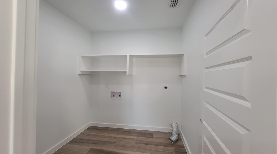 5131 Nispero Ln, Laredo, Texas 78046, 3 Bedrooms Bedrooms, 4 Rooms Rooms,2 BathroomsBathrooms,Residential,For Sale,5131 Nispero Ln,20255353