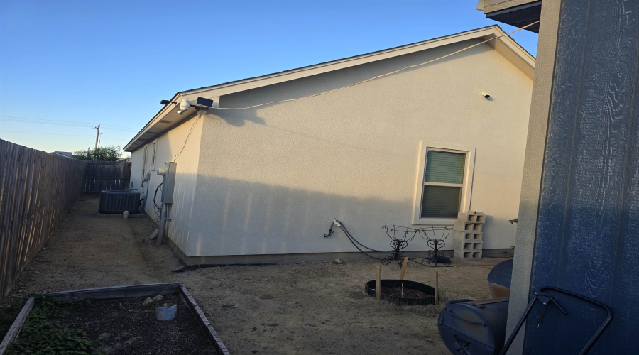 1507 Tesis Dr., Laredo, Texas 78046-5794, 3 Bedrooms Bedrooms, 6 Rooms Rooms,2 BathroomsBathrooms,Residential,For Sale,1507 Tesis Dr.,20255354