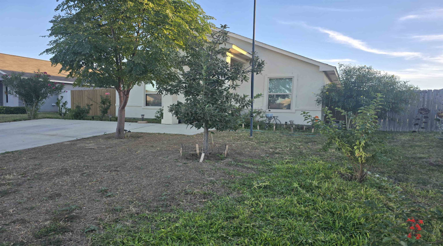 1507 Tesis Dr., Laredo, Texas 78046-5794, 3 Bedrooms Bedrooms, 6 Rooms Rooms,2 BathroomsBathrooms,Residential,For Sale,1507 Tesis Dr.,20255354