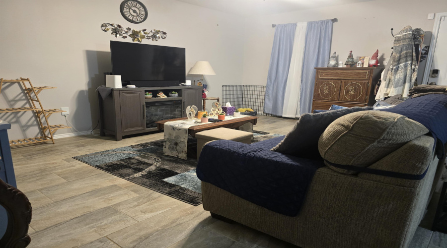 1507 Tesis Dr., Laredo, Texas 78046-5794, 3 Bedrooms Bedrooms, 6 Rooms Rooms,2 BathroomsBathrooms,Residential,For Sale,1507 Tesis Dr.,20255354