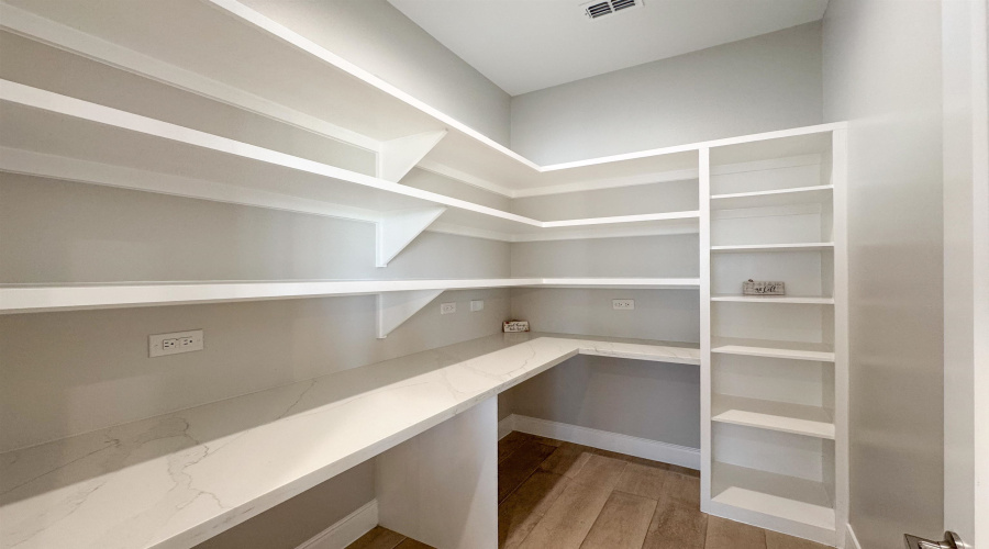 2530 Lucia Ct, Laredo, Texas 78041, 4 Bedrooms Bedrooms, 7 Rooms Rooms,3 BathroomsBathrooms,Residential,For Sale,2530 Lucia Ct,20255357