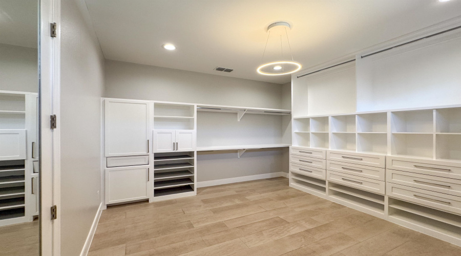 2530 Lucia Ct, Laredo, Texas 78041, 4 Bedrooms Bedrooms, 7 Rooms Rooms,3 BathroomsBathrooms,Residential,For Sale,2530 Lucia Ct,20255357