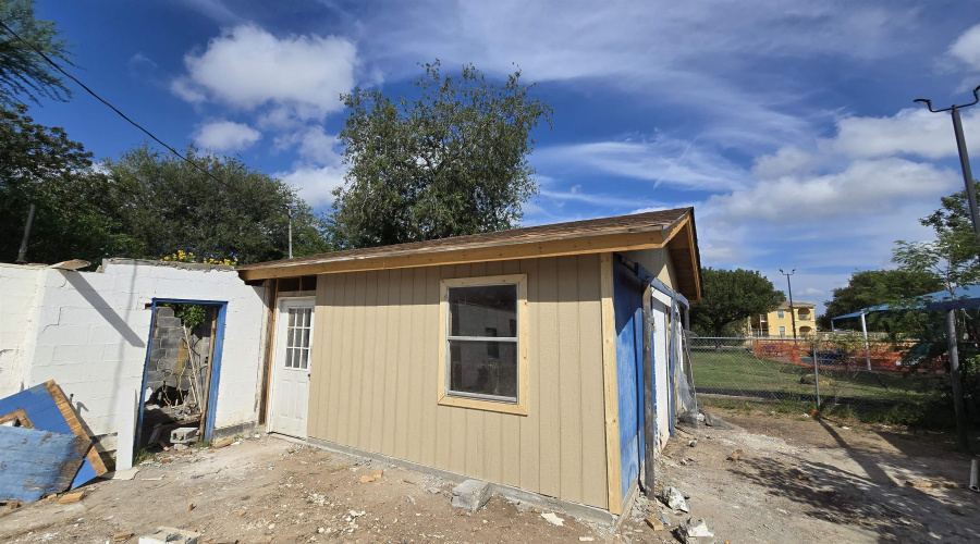 410 E Eistetter St, laredo, Texas 78041, 2 Bedrooms Bedrooms, 4 Rooms Rooms,2 BathroomsBathrooms,Residential,For Sale,410 E Eistetter St,20255362