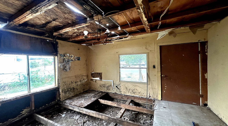 410 E Eistetter St, laredo, Texas 78041, 2 Bedrooms Bedrooms, 4 Rooms Rooms,2 BathroomsBathrooms,Residential,For Sale,410 E Eistetter St,20255362