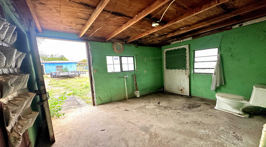 410 E Eistetter St, laredo, Texas 78041, 2 Bedrooms Bedrooms, 4 Rooms Rooms,2 BathroomsBathrooms,Residential,For Sale,410 E Eistetter St,20255362